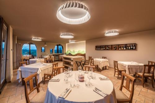 a dining room with white tables and chairs at Il Vigneto in Roddi