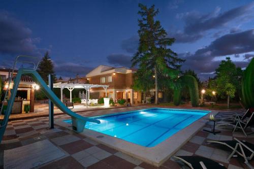 NEW. LUXURY VILLA C&C. JARDÍN, PISCINA Y BARBACOA, Granada ...