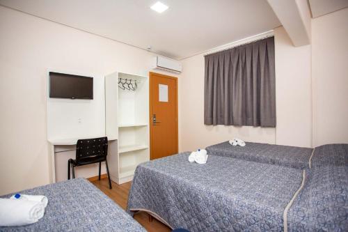 Giường trong phòng chung tại Hotel Zandoná