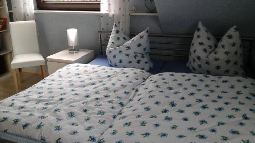 Postel nebo postele na pokoji v ubytování Drei Linden in Osterode