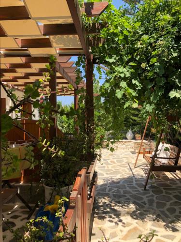 Gallery image of Batistas Apartments in Naousa