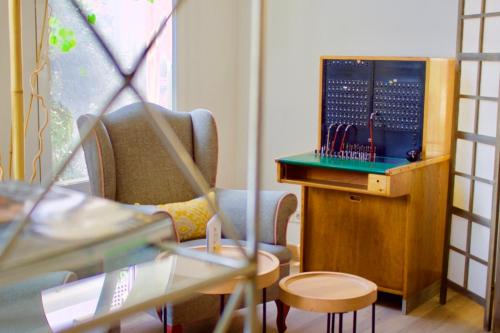 a room with a desk with a computer on it at Hotel Vista Odin in Playa de Palma