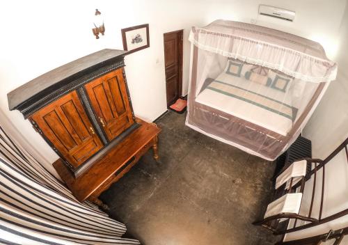 an overhead view of a bedroom with a bed at Araliya Gardens Hotel in Hikkaduwa