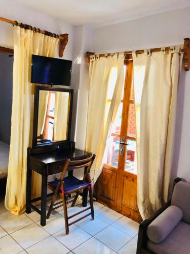 Gallery image of Batistas Apartments in Naousa