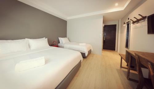 Postel nebo postele na pokoji v ubytování Get GuestHouse 2 ( Sangsri soi 4)