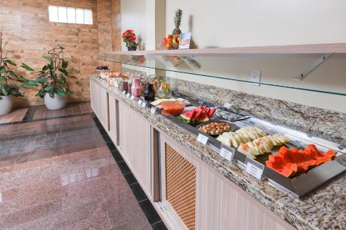 a buffet line in a hotel with food on it at Hotel Express Terminal Tur - Rodoviária Porto Alegre in Porto Alegre