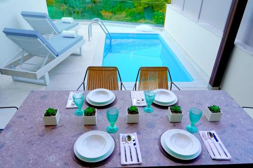 Бассейн в Elite Luxury Villas или поблизости