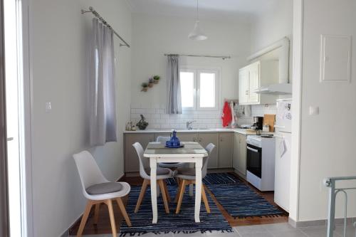Kuchyň nebo kuchyňský kout v ubytování Kalderimi Home