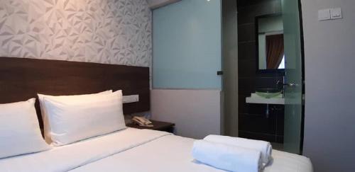 Ένα ή περισσότερα κρεβάτια σε δωμάτιο στο MIICO Hotel @ Mount Austin