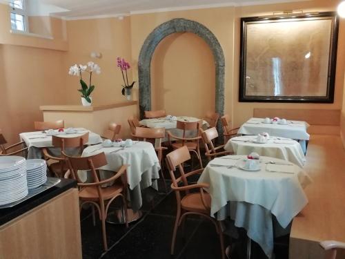 Restoran või mõni muu söögikoht majutusasutuses Locanda della Maria