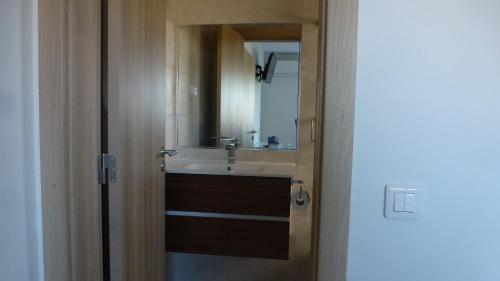 a bathroom with a sink and a mirror at VILLA L'ESTAQUE in Armação de Pêra