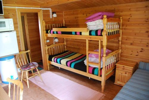 a bedroom with two bunk beds in a cabin at Lidens Stugby in Vaggeryd