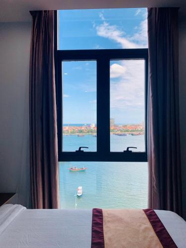 Ein Bett oder Betten in einem Zimmer der Unterkunft CKC Thien Duong Hotel