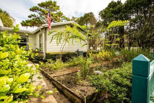a garden in front of a house at Steinhatchee River Inn and Marina in Steinhatchee