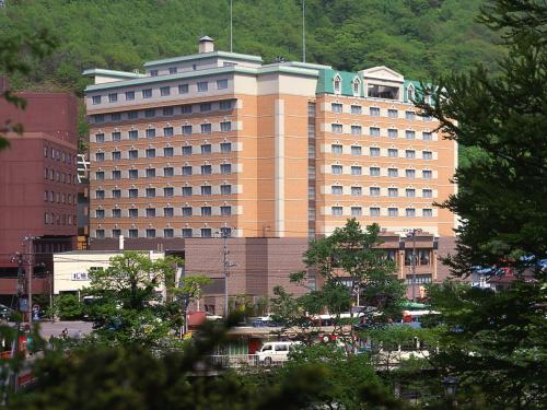 a large building in the middle of a city at Noboribetsu Manseikaku in Noboribetsu