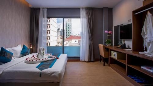 Postel nebo postele na pokoji v ubytování Orussey One Boutique