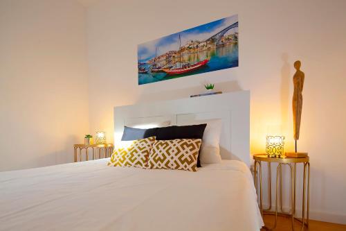 a bedroom with a white bed and a painting on the wall at Private House Only For You 133 - 8min historicCenter in Vila Nova de Gaia
