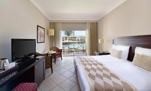 Ένα ή περισσότερα κρεβάτια σε δωμάτιο στο JAZ Mirabel Resort