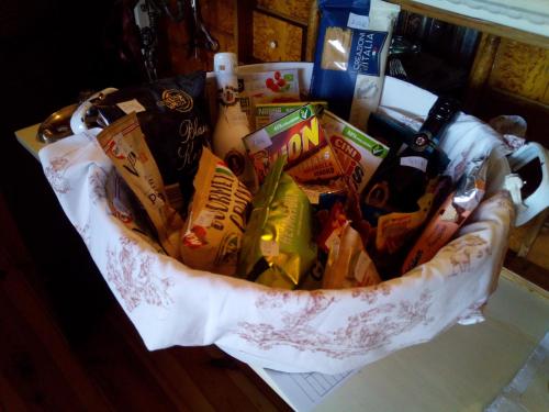 a basket filled with food and drinks on a table at Apartment Hermine in Görlitz