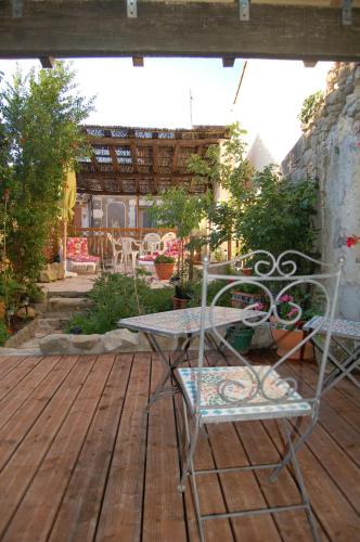 Maison des Remparts nichée sous la Cité