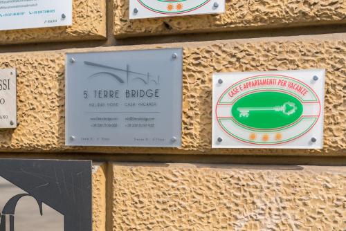 a sign on a wall that reads figure bridge at Cinque Terre Bridge in La Spezia