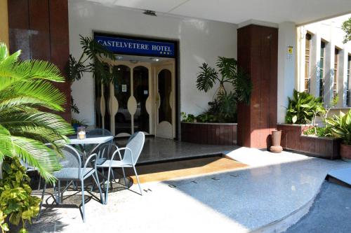 a hotel with a table and chairs in a courtyard at Castelvetere Hotel in Caulonia