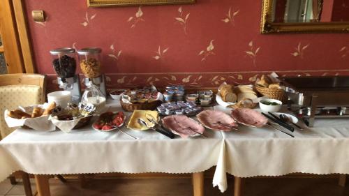 Jedlo v ubytovaní bed & breakfast alebo blízkom okolí