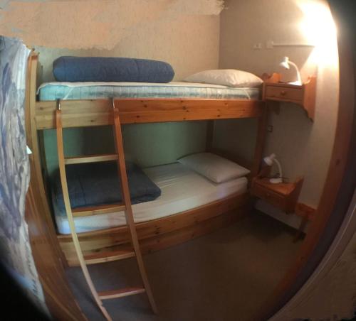 Postel nebo postele na pokoji v ubytování House Cervinia Apartments