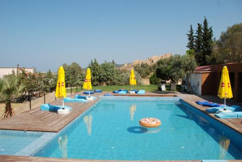 Victoria Hotel and Lounge