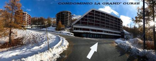 House Cervinia Apartments v zimě