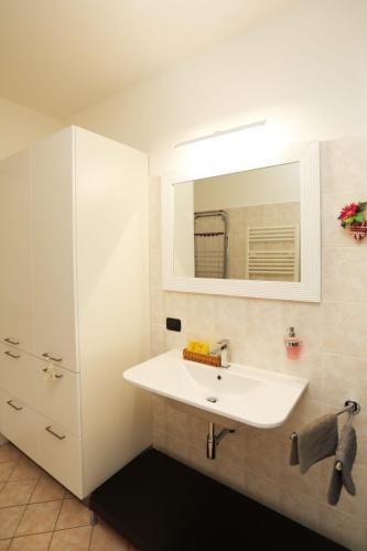 a bathroom with a white sink and a mirror at Ca' De' Mumi in Luino