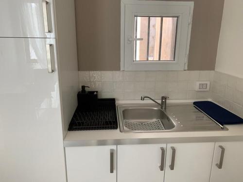 A kitchen or kitchenette at Casa vacanze Circle House Santa Filomena