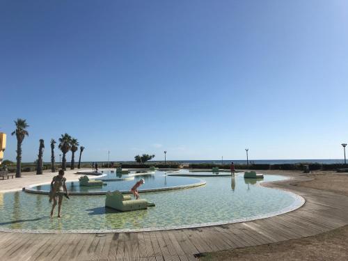 Bazén v ubytování Port leucate T2 bis wifi les Sables 3 nebo v jeho okolí