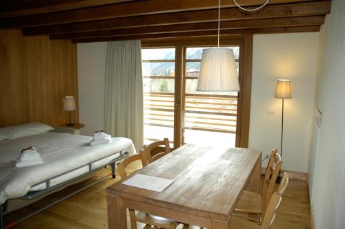 Llit o llits en una habitació de Pietre Gemelle Resort