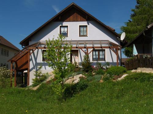 a large white house with a wooden roof at Haus Linda in Bärnkopf