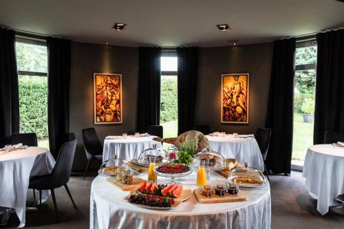 Jídlo v hotelu nebo okolí