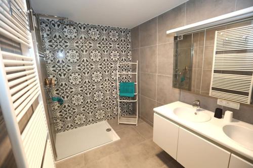 a bathroom with a sink and a shower at Windekind V1 in Blankenberge