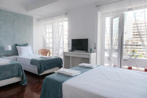 Tempat tidur dalam kamar di 4U Lisbon Suites & Guesthouse VII Airport