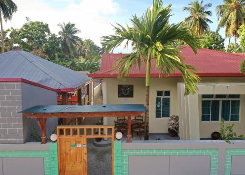 Bangunan di mana terletaknya rumah tamu ini