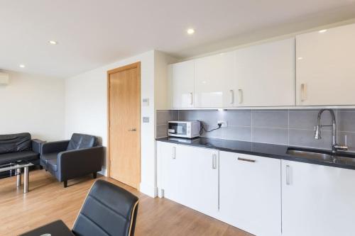 Modern 2 Bed 2 Bath Apartment Hyde Park