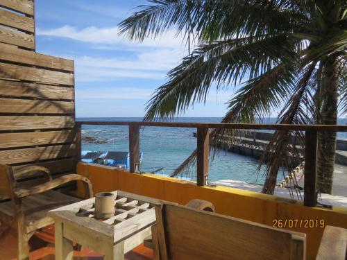 a balcony with a table and a view of the ocean at Mishe B&B也可包棟民宿 in Eluan
