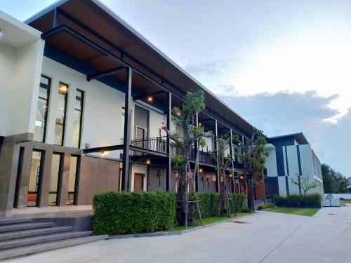 a building with a balcony on the side of it at De Vine House in Roi Et
