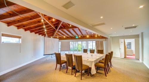 a meeting room with a long table and chairs at VR Rotorua Lake Resort in Rotorua