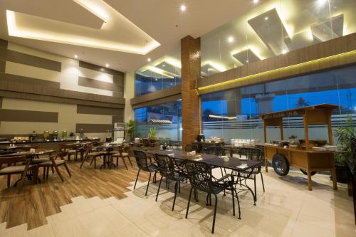 Hotel 88 ITC Fatmawati Jakarta By WH 레스토랑 또는 맛집