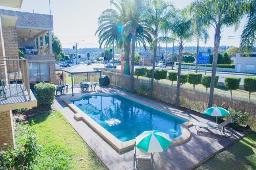 The swimming pool at or close to Ryde Inn