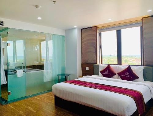 Ein Bett oder Betten in einem Zimmer der Unterkunft CKC Thien Duong Hotel