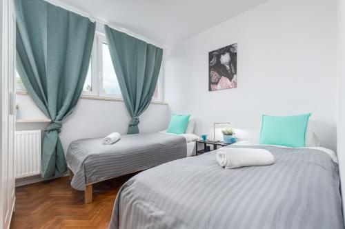 Katil atau katil-katil dalam bilik di Apartaments Solec 79 by Noclegi Renters