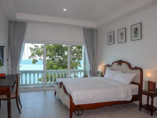 a bedroom with a bed and a large window at Sichon Goodwill in Sichon