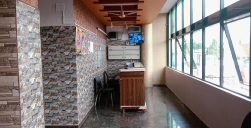 A kitchen or kitchenette at Blue Crystal Lodge