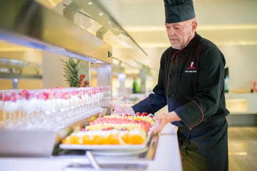 Makanan di atau berdekatan hotel